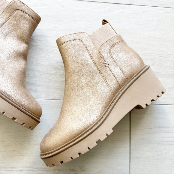 NEW DV Dolce Vita Kids' Fury Faux Leather Lug Wedge Chelsea Boot Big Kid Size 5 - Picture 4 of 10